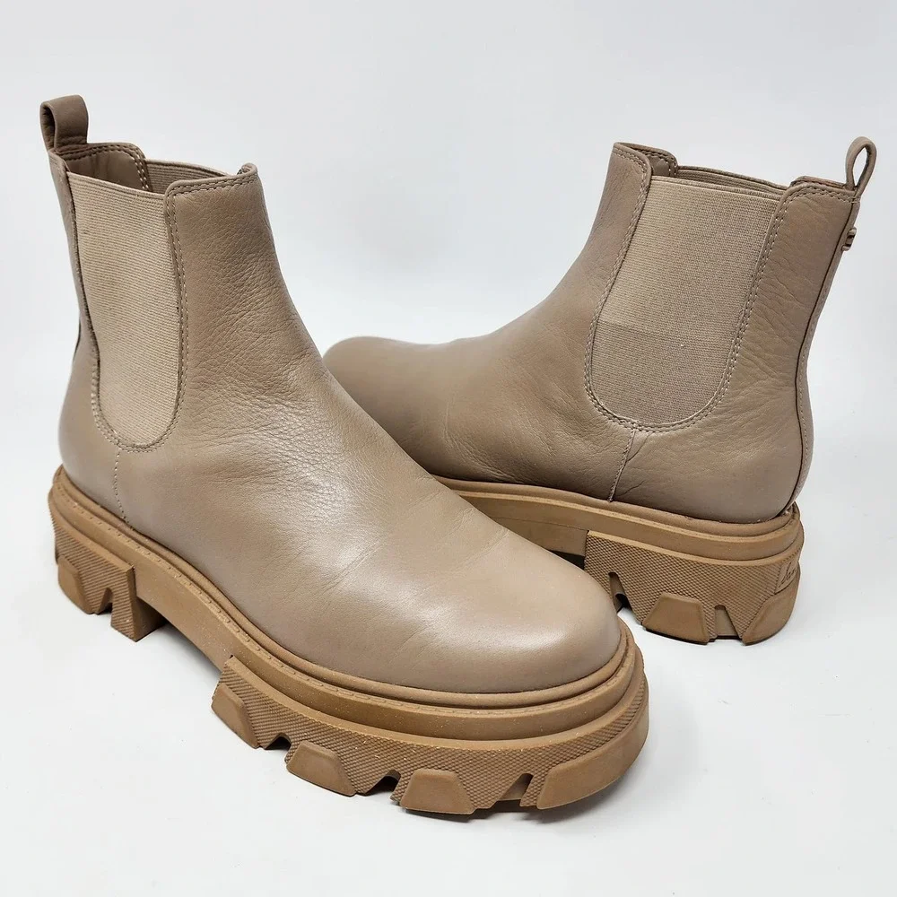 Sam Edelman Women 9 Daelyn Chunky Lug Sole Short Chelsea Boot Cream Tan Leather